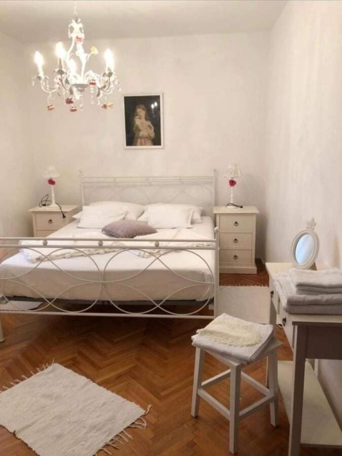 Happiness Apartment *